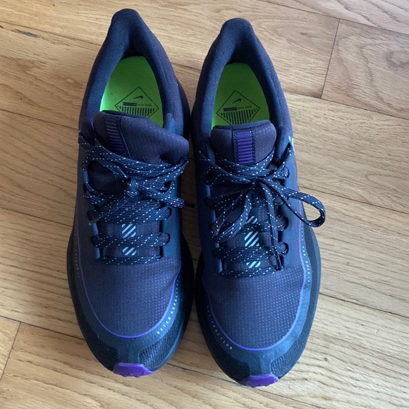 Nike Run Utility Seakers - Picture 2 of 6